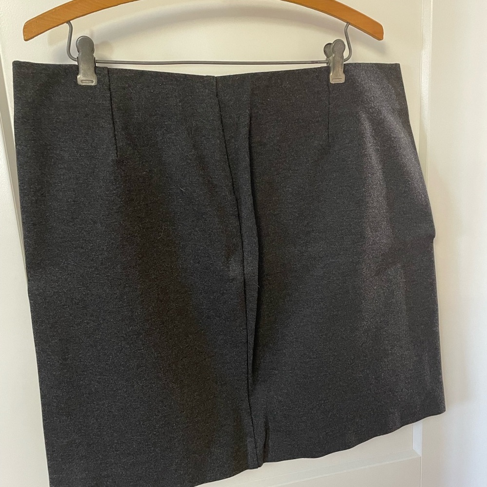 Large women’s pencil skirt lightly worn